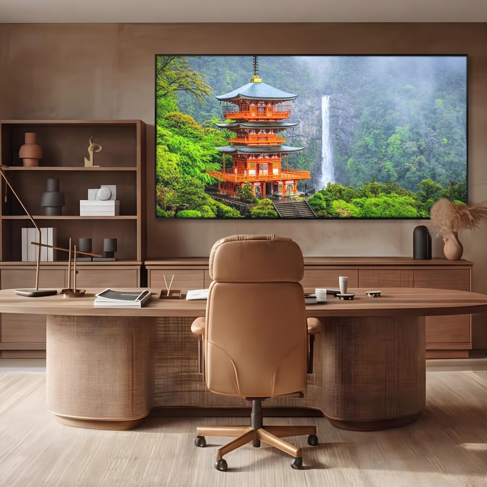 Tablou canvas cu tablou canvas cu pagoda si cascada, in rama de aluminiu negru, pe perete intr-un birou